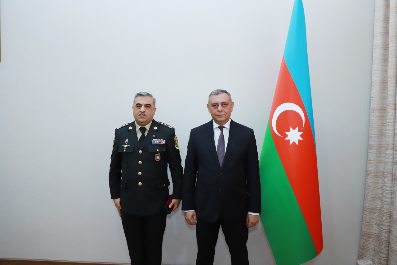 Mürsəl İbrahimov hərbi qulluqçuların medallarını təqdim etdi - FOTOLAR